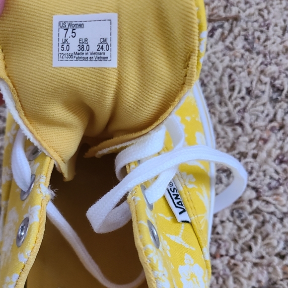 Womens yellow Vans - Picture 2 of 5